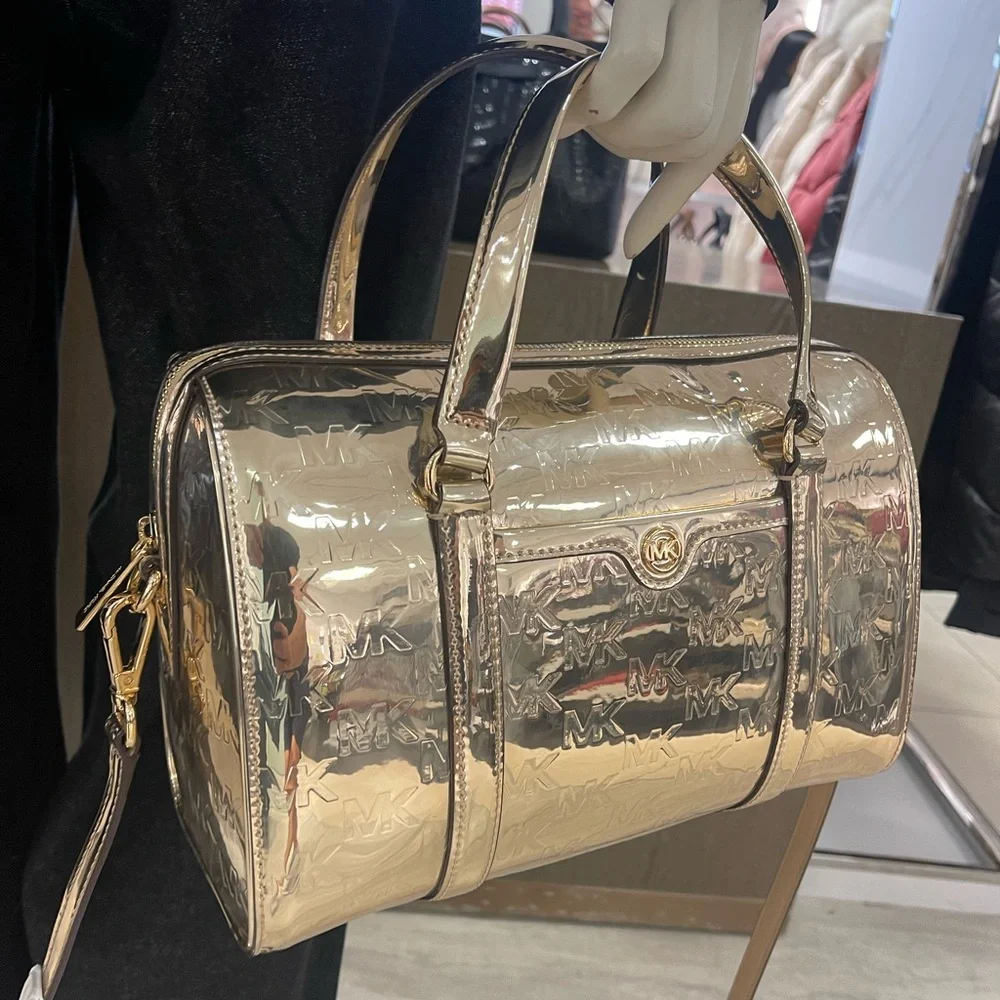 MICHAEL KORS Jet Set Md Metallic Logo Debossed Satchel Duffle
Pale Gold
NWT - Picture 5 of 16